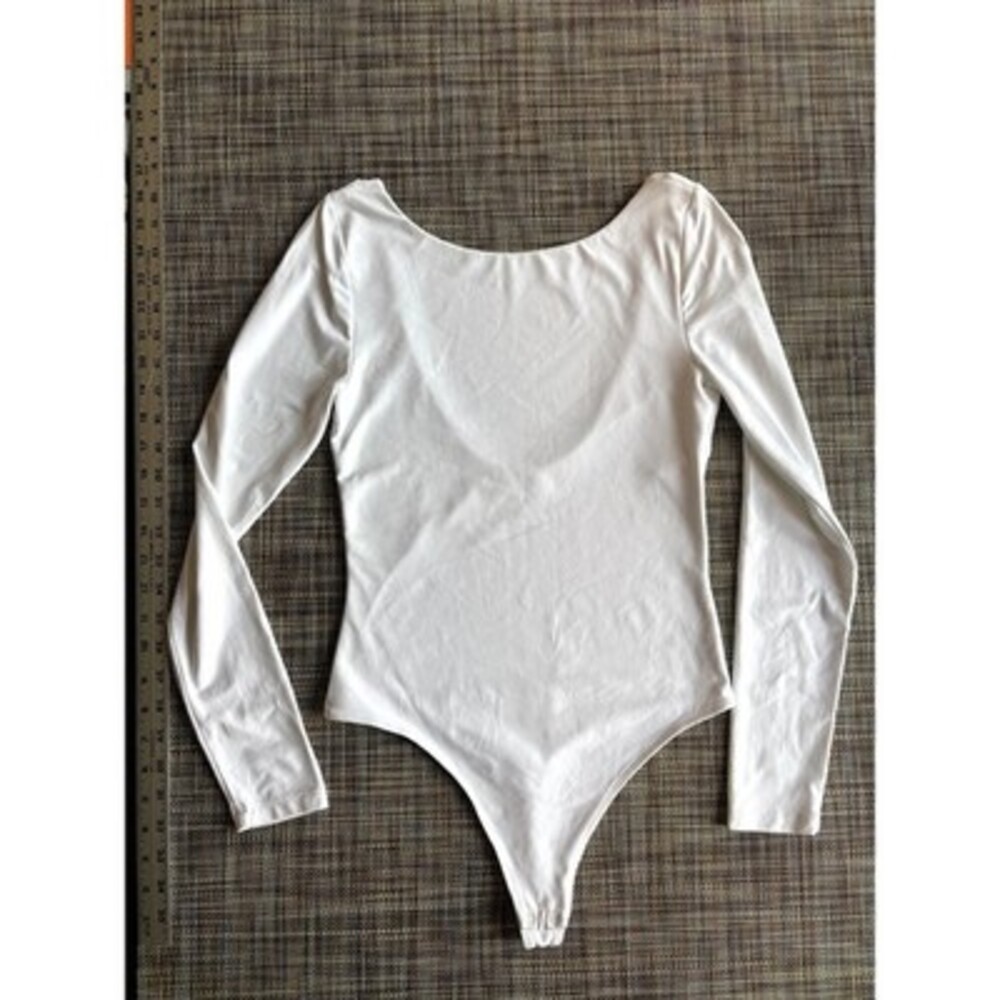 Aritzia Babaton Contour Scoop Neck Long Sleeve Bodysuit White Medium